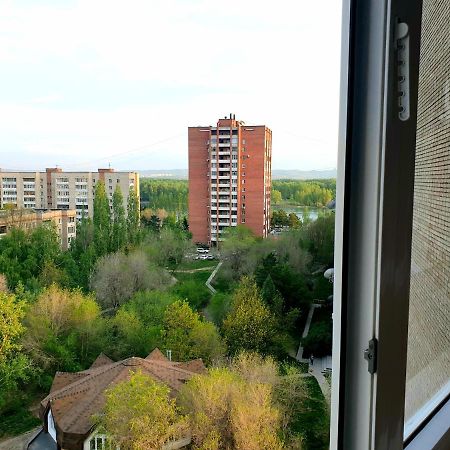 Apartment На Стрелке С Красивым Видом На Иртыш Öskemen Buitenkant foto