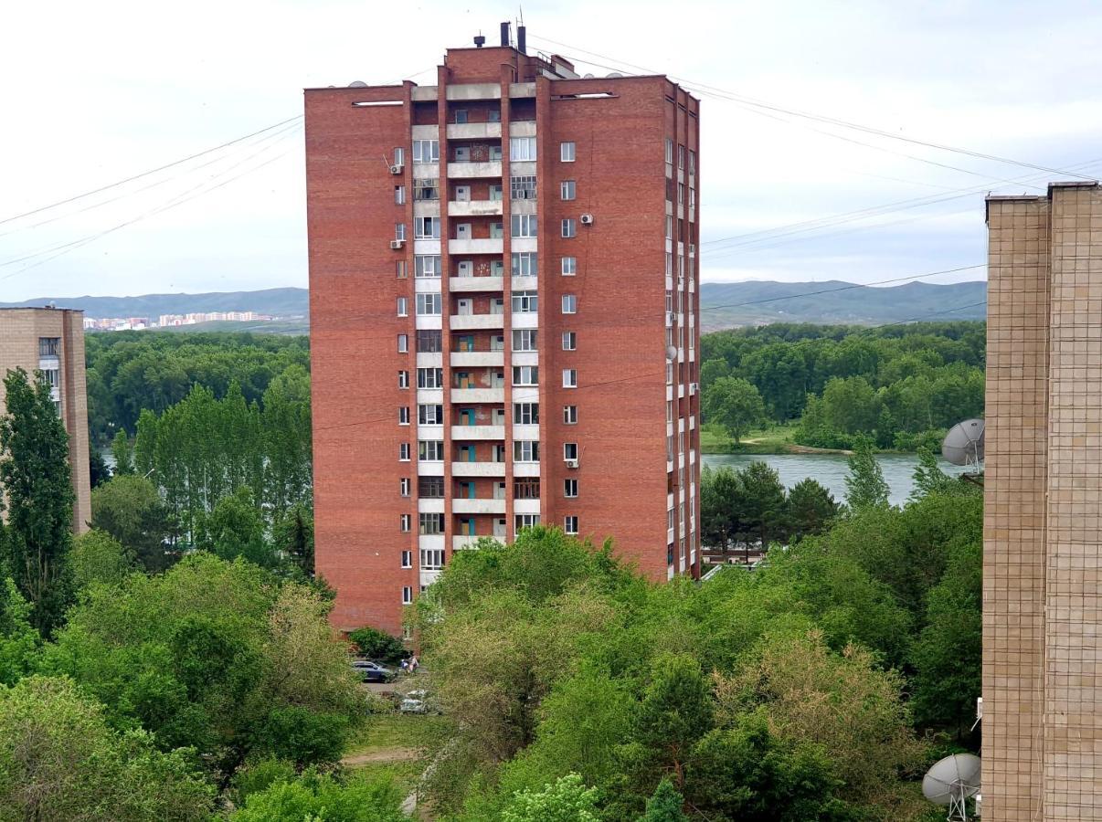 Apartment На Стрелке С Красивым Видом На Иртыш Öskemen Buitenkant foto