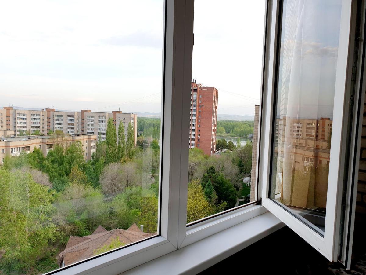 Apartment На Стрелке С Красивым Видом На Иртыш Öskemen Buitenkant foto